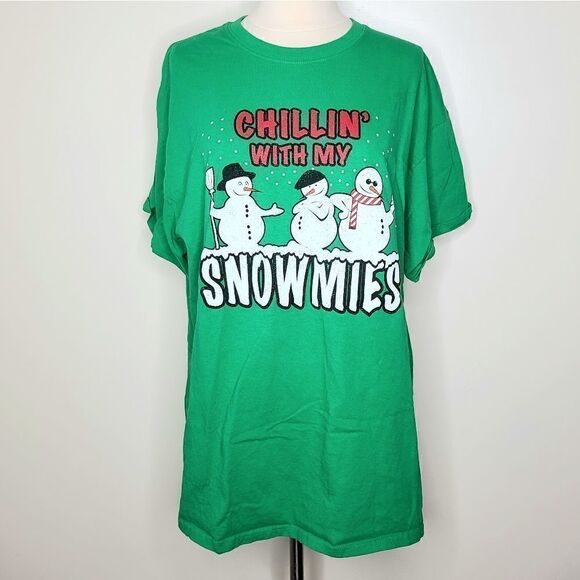 Gildan | Chillin' With My Snowmies Tee - Picture 1 of 3
